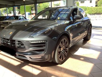 PORSCHE Macan