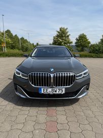 BMW 750