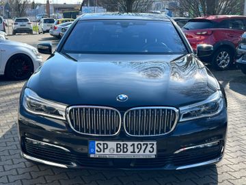 BMW 750