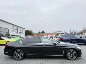 BMW 750