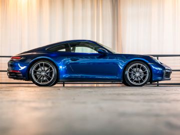 PORSCHE 992