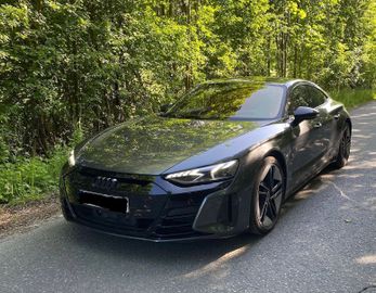 AUDI e-tron GT