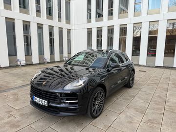 PORSCHE Macan